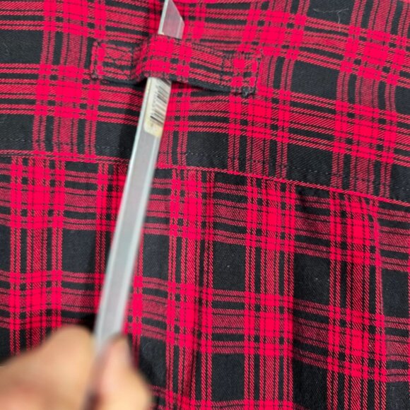 Duluth Trading‎ Button Down Flannel Shirt XL Men's Long Sleeve Red Black Plaid - Picture 9 of 10